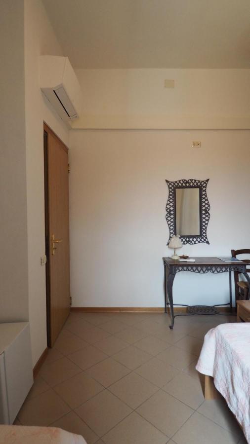 מלון Residenza Pitigliano Gens Petilia - Nuova Gestione מראה חיצוני תמונה
